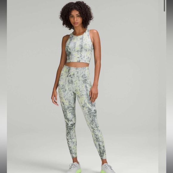 Lululemon Wunder Train High-Rise Tight with Pockets 25"
Sz. 0 - Picture 3 of 8